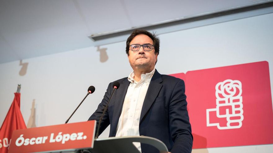 El ministro de Transformación Digital y Función Pública, Óscar López, ofrece una rueda de prensa para anunciar que presenta su candidatura como secretario general del PSOE de Madrid.