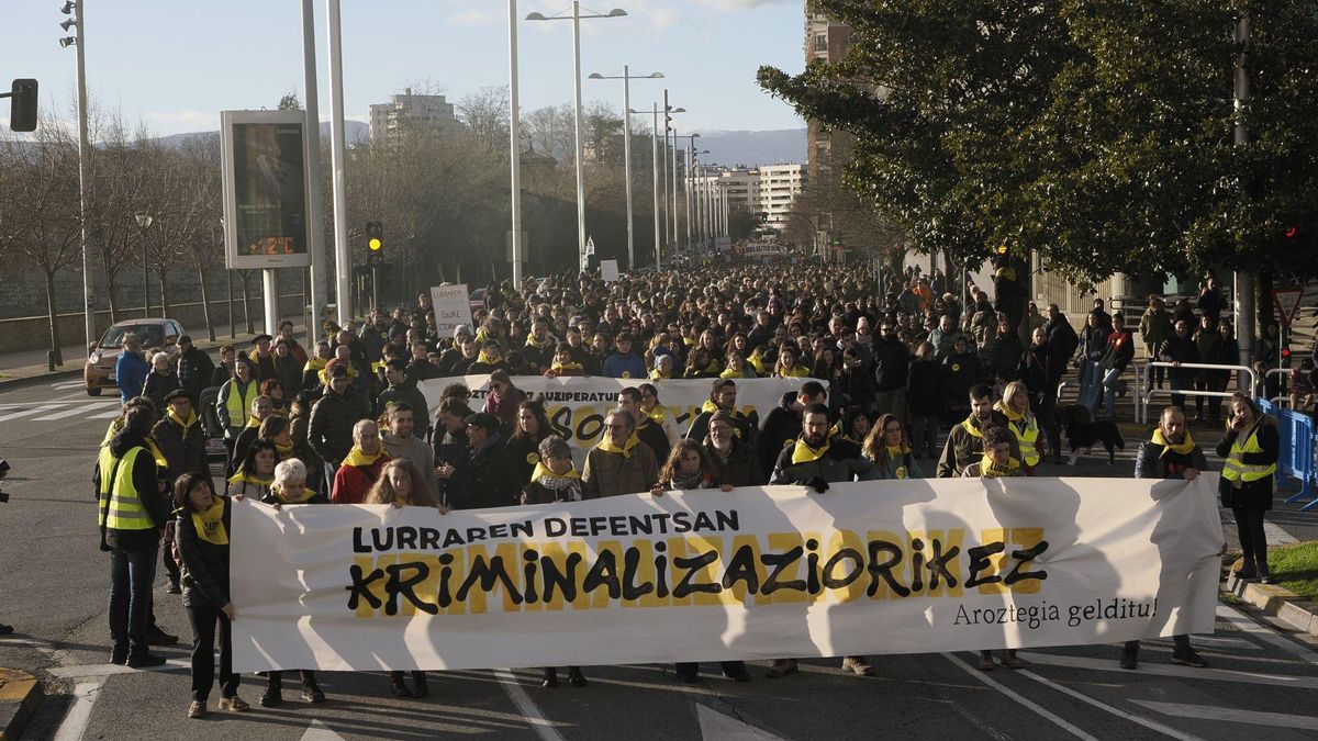 Imagen de archivo de una manifestación convocada en Pamplona en apoyo a las personas encausadas por paralizar las obras en Aroztegia.