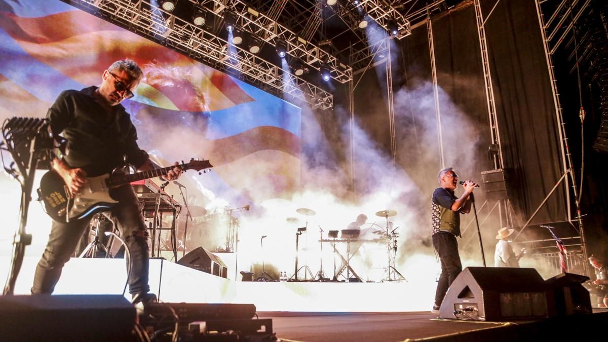 Concierto de Love of Lesbian en el Festival de la Guitarra
