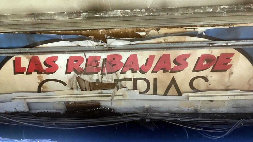 Anuncios antiguos Cuatro Caminos - Rebajas Galerías