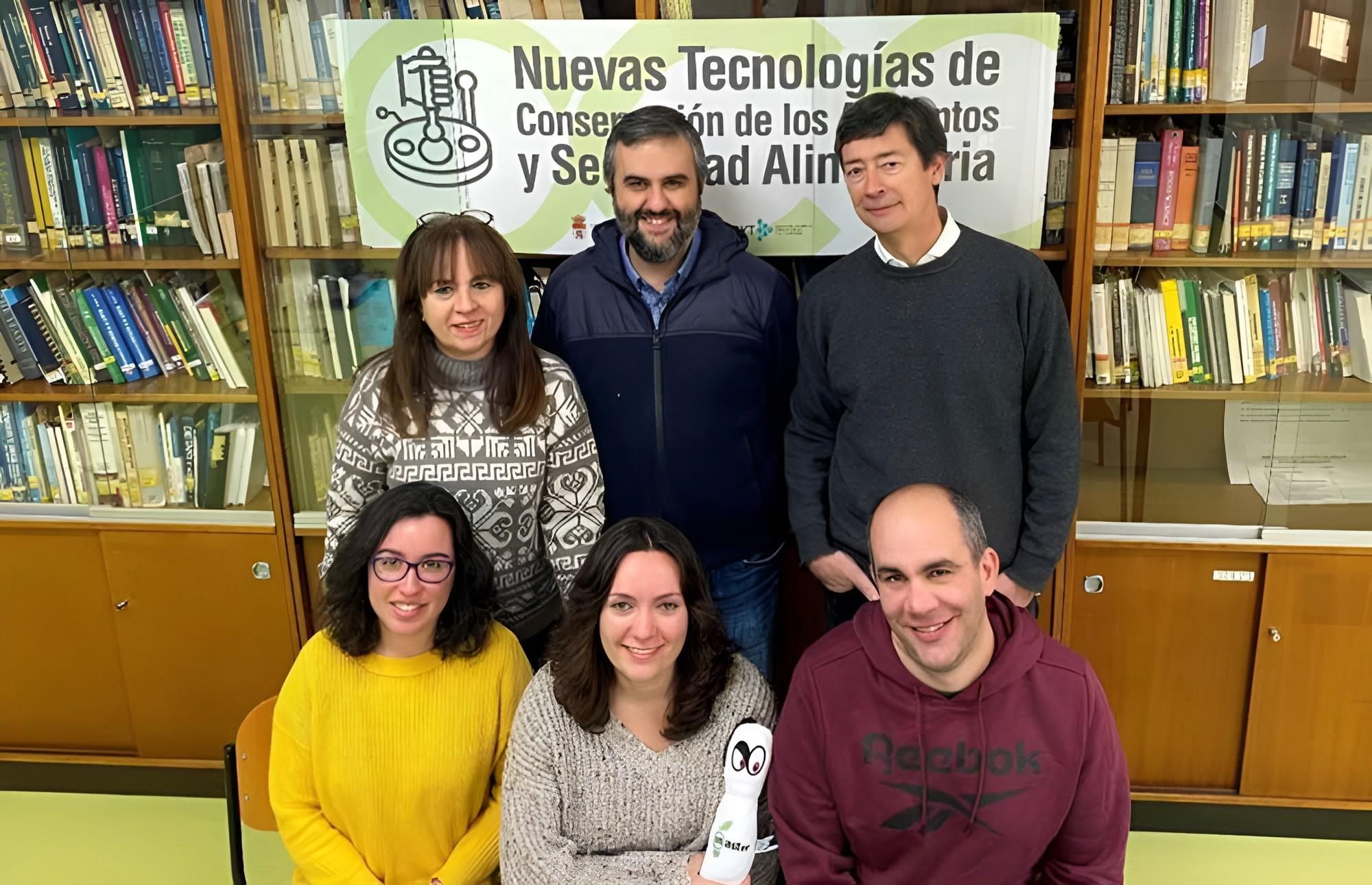 Alba Puente, abajo a la izquierda, responsable de la investigación en la Universidad de León.