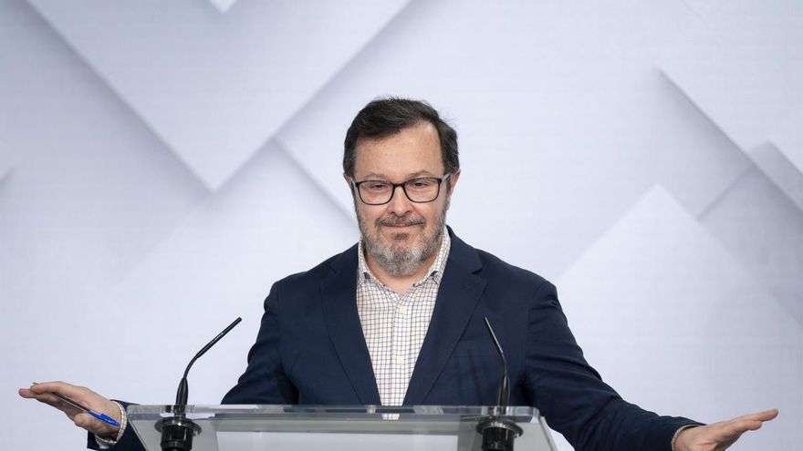 El portavoz de Vox, José Antonio Fúster, durante una rueda de prensa.