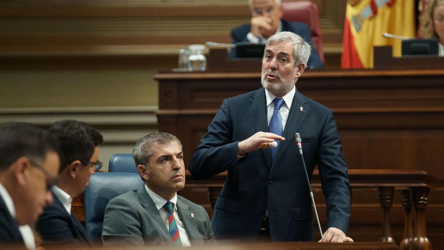 Los datos inflados de Dependencia se corrigieron en febrero, pero en marzo Clavijo presumió de esas cifras irreales en el Parlamento