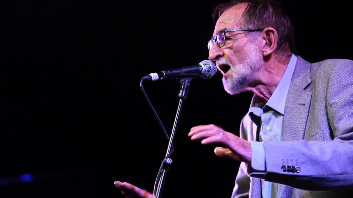 El cantautor Pablo Guerrero, referente de la canción protesta, muere a los 78 años