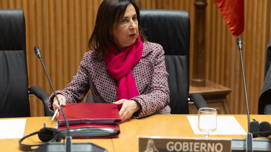 Morera pide a la ministra de Defensa que guarde las llamadas que realizó el día de la DANA y Robles le contesta que todo está registrado
