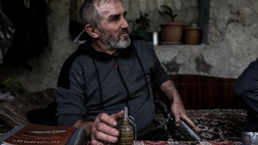 Surik, el armenio que vive en la frontera entre Armenia y Azerbaiyán: "Llevo granadas encima por si llegan los azeríes"