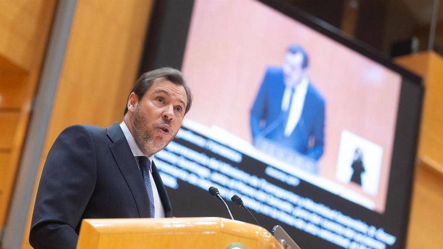 El ministro de Transportes y Movilidad Sostenible, Óscar Puente, comparece para dar cuenta del caos ferroviario, en el Senado, a 29 de enero de 2026, en Madrid (España).