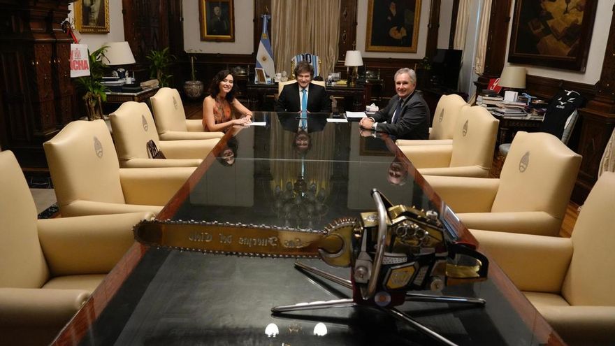 Ayuso cierra sus vacaciones en América con una visita a Milei en Buenos Aires