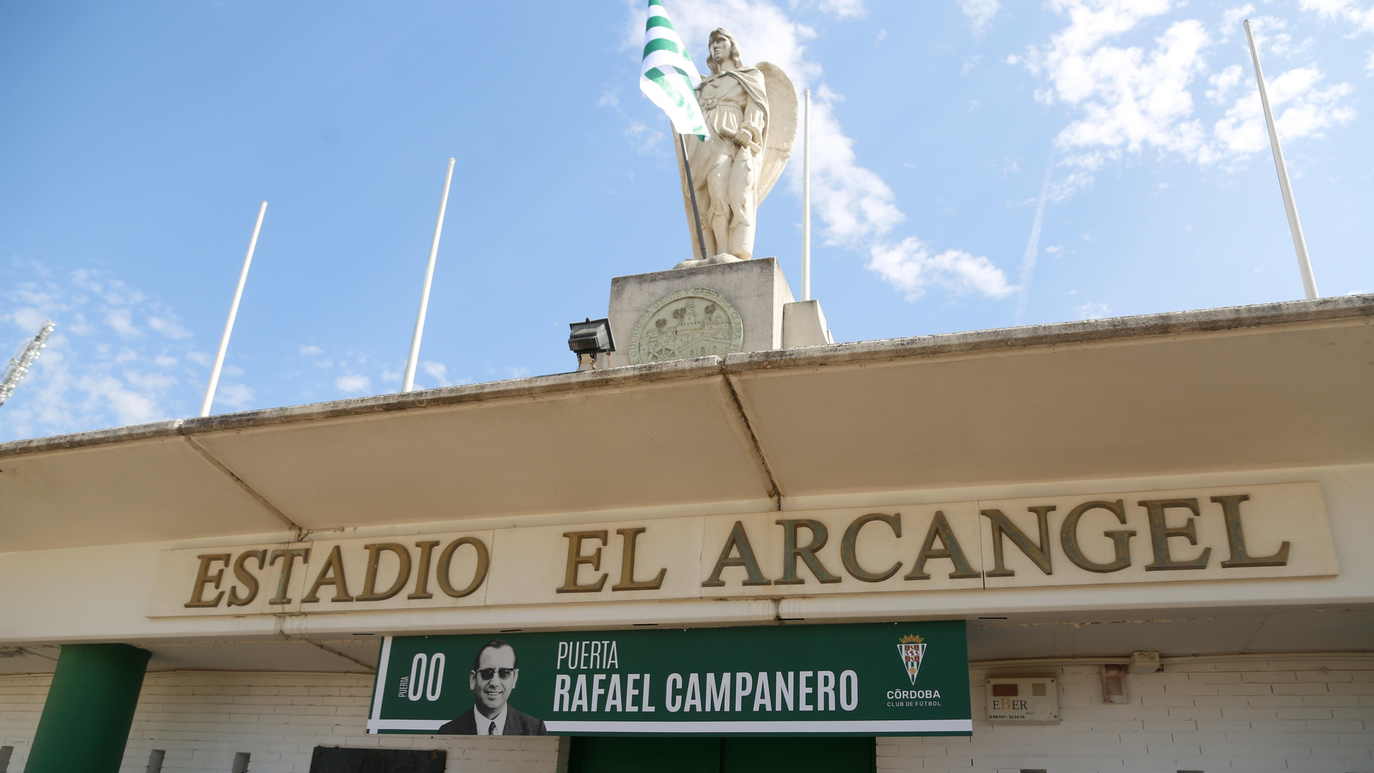 Homenaje a Rafael Campanero en la Puerta 0 de El Arcángel