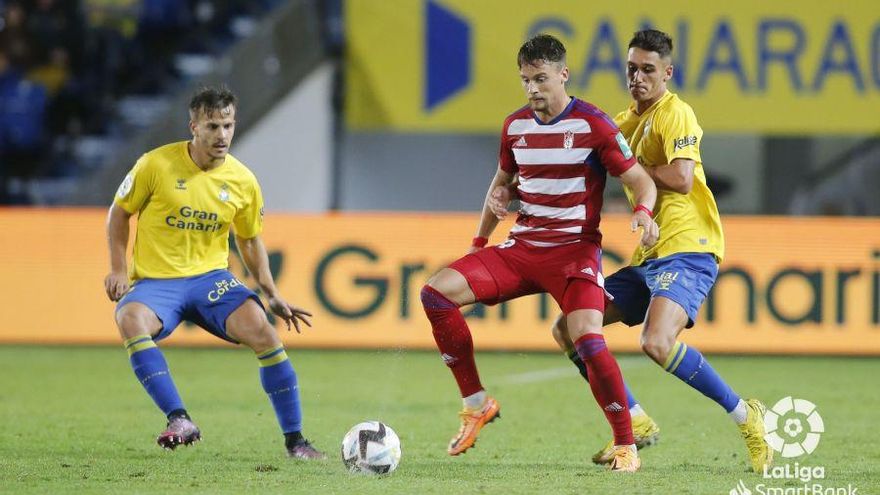 Las Palmas encara un duelo directo por el ascenso