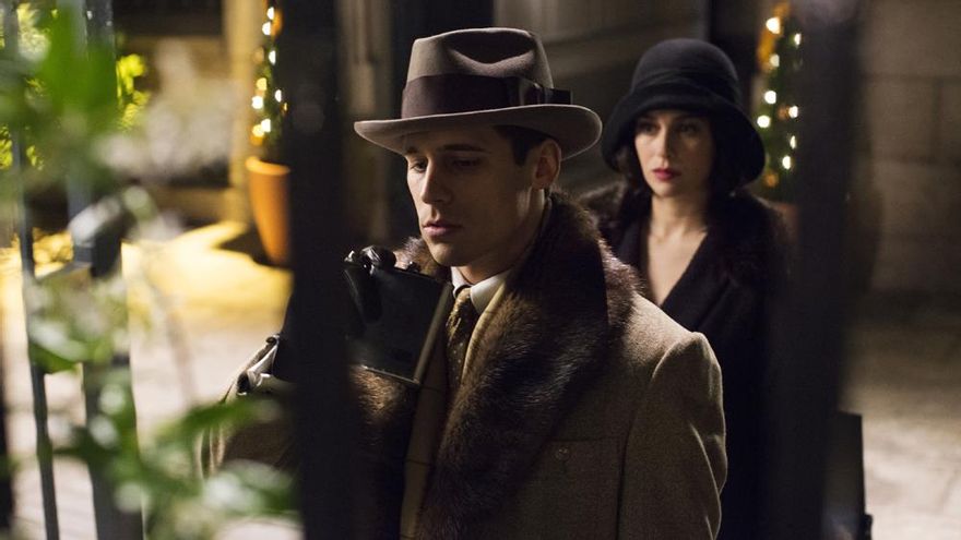 Martín Rivas y Blanca Suárez, en una imagen oficial de Las chicas del cable