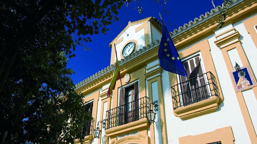 Bonos de diez euros gratis para que compren en su pueblo los vecinos de Guillena