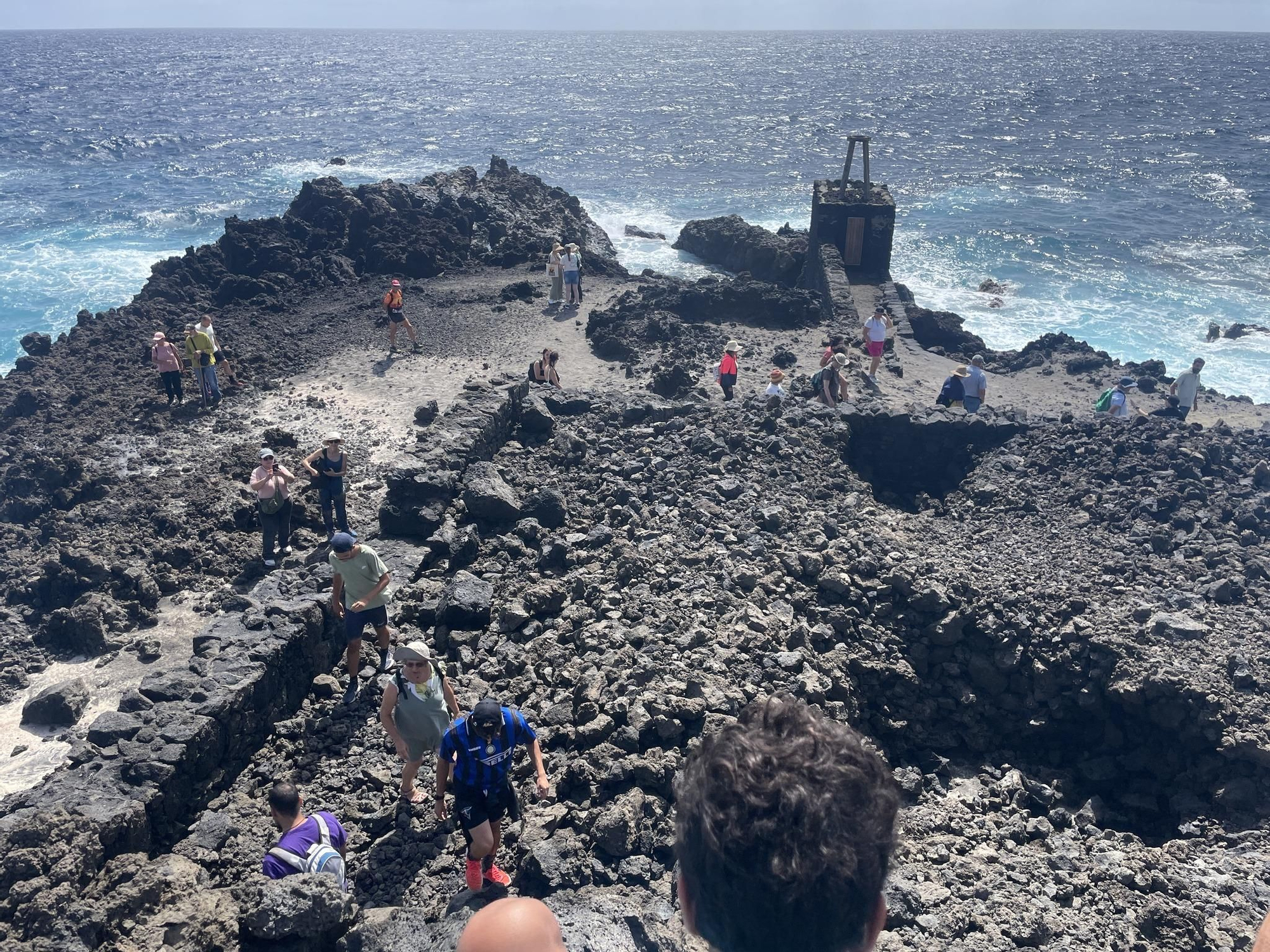 Visita  en Los Cancajos (Breña Baja) al conjunto de piletas marinas prehispánicas, uno de los primeros conocidos en la antigua Benahoare.