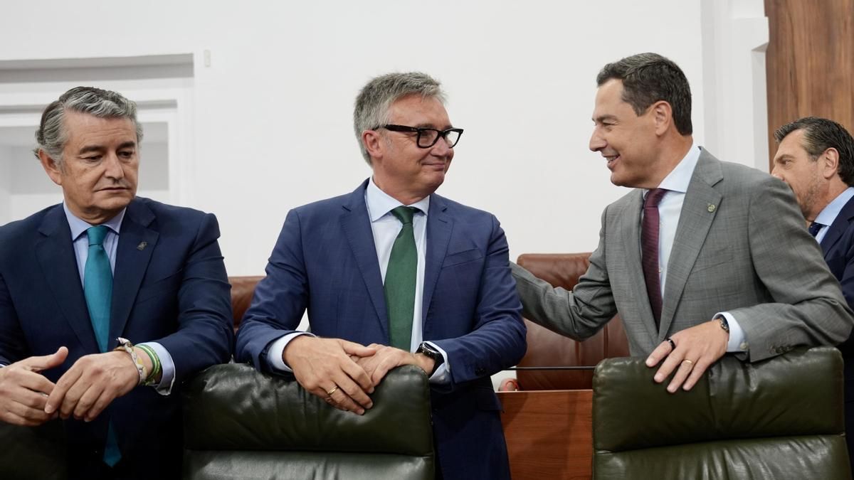 El Gobierno de Moreno retira las primeras ayudas a ONG que atienden a inmigrantes sin hogar tras firmar la "prioridad nacional" con Vox