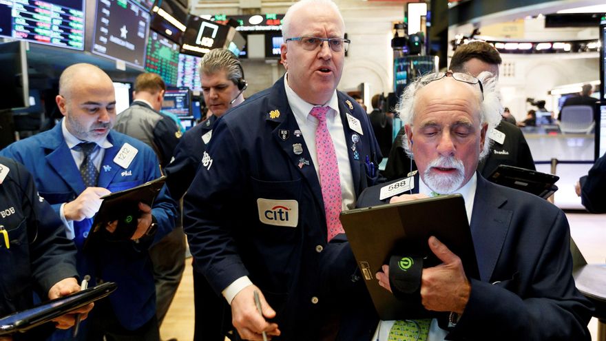 Wall Street anota ganancias pese a los datos del empleo, con el Dow Jones y el S&P en récord