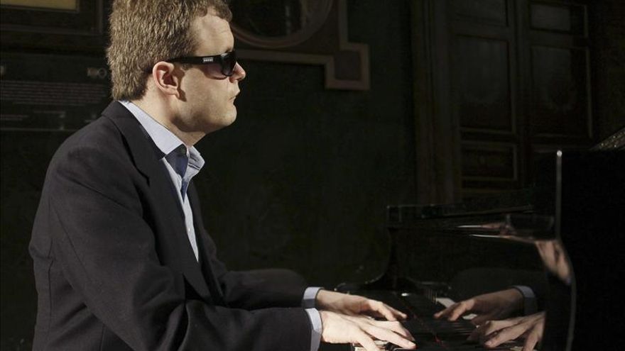 El pianista Derek Paravicini, autista y ciego, inaugura congreso psiquiatría