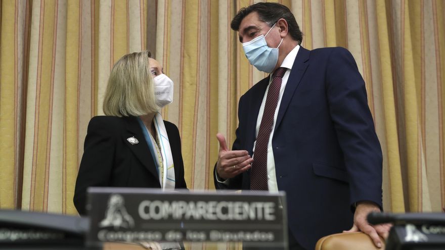 La subsecretaria de Defensa defiende que solo ordenó vacunar a los sanitarios