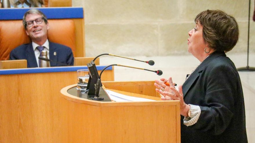Henar Moreno critica la "política de los negocios" de Capellán y le acusa de hacer campaña electoral