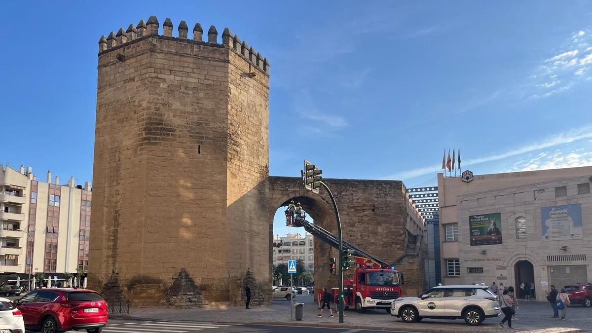 Los vecinos exigen agilizar la restauración de la Torre de la Malmuerta