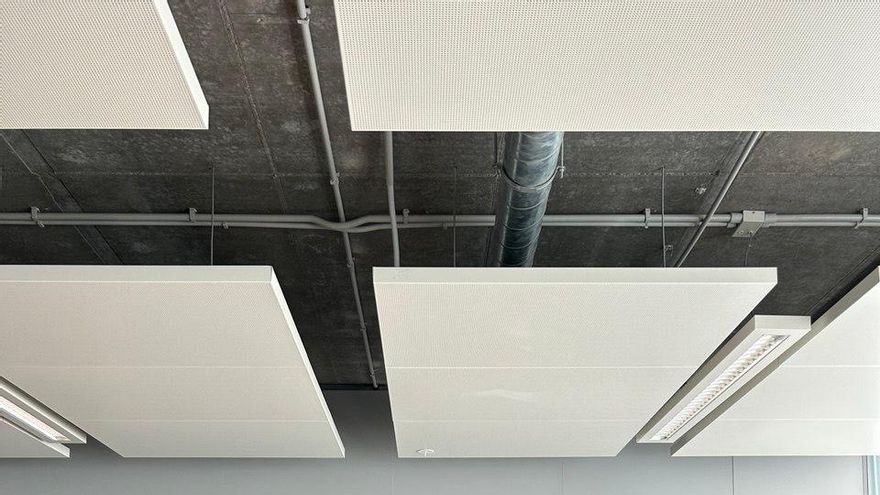 Los sindicatos docentes se encierran en la Consejería tras otro choque con la Junta por la homologación salarial