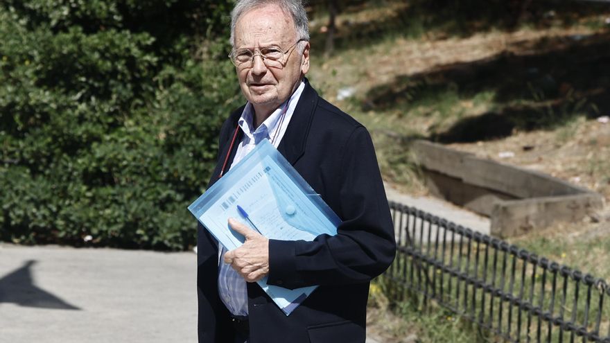 El juzgado que investiga al hermano de Sánchez embarga 6.000 euros a Manos Limpias porque debe dinero a una abogada