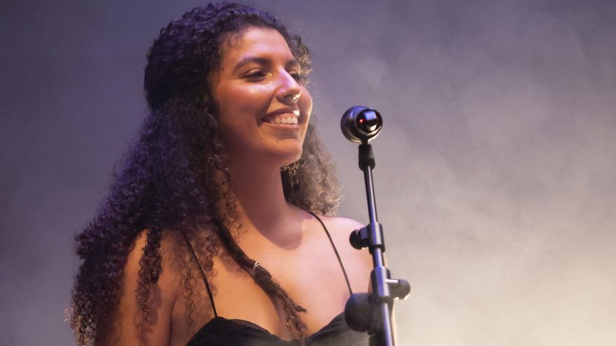 La joven cantante PATRI