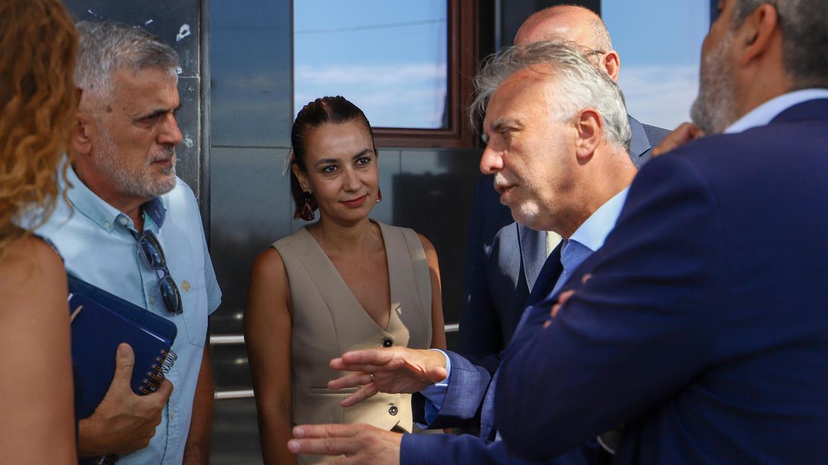 El ministro de Política Territorial, Ángel Víctor Torres, se ha reunido este miércoles con la Asociación para la Recuperación de la Memoria Histórica de La Palma. EFE / Luis G Morera