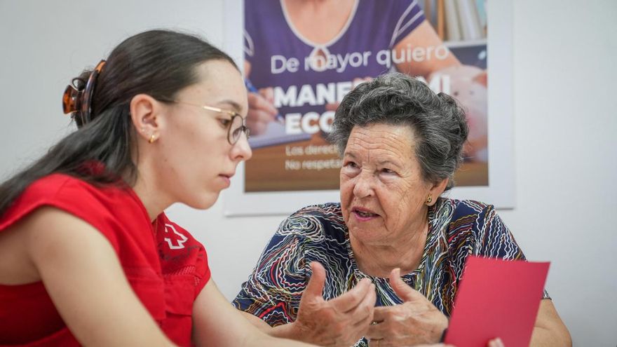 "La vejez te llega por sorpresa y esto te da energía": mayores y jóvenes contra la soledad no deseada