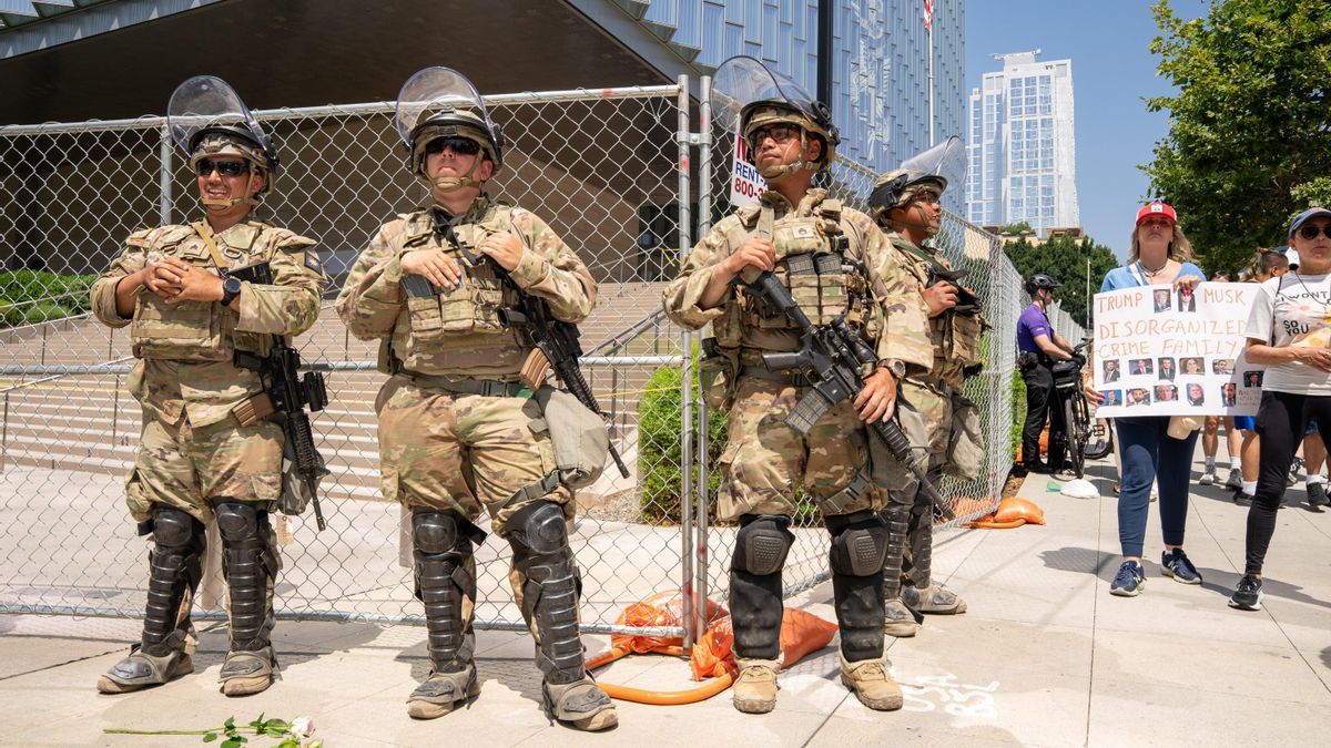 Miembros de la Guardia Nacional durante la protesta del pasado sábado 'No Kings Day' en Los Ángeles.