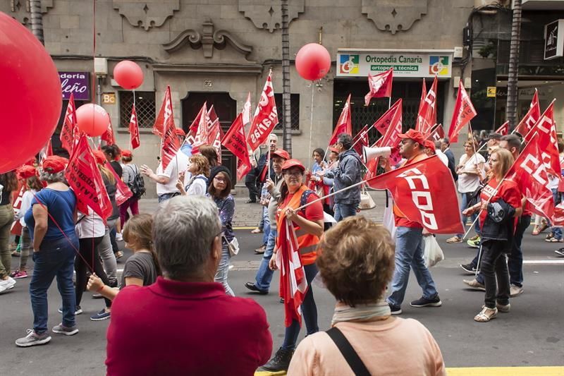 Manifestación del 1 de mayo en Las Palmas de Gran Canaria. ( EFE/Ángel Medina G.)