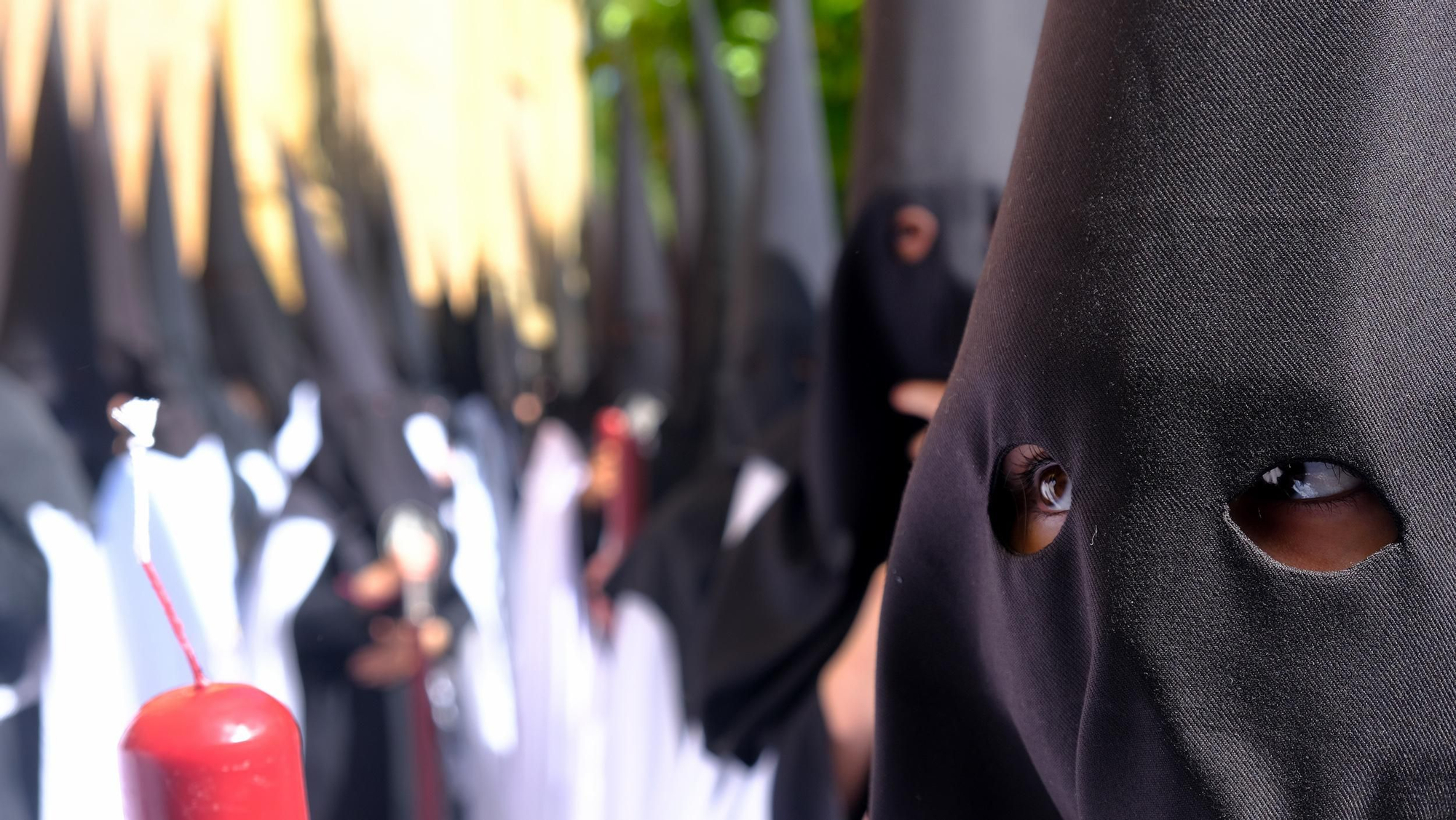 Con los ojos puestos en la salida.