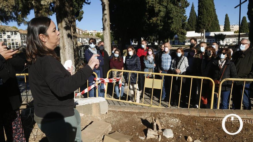Estudiantes universitarios visitan las fosas del Cementerio de La Salud