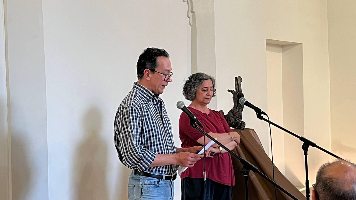 Erick Figueroa, presidente de Amnistía Internacional en Castilla-La Mancha junto a Rafaela Alonso, miembro de la organización