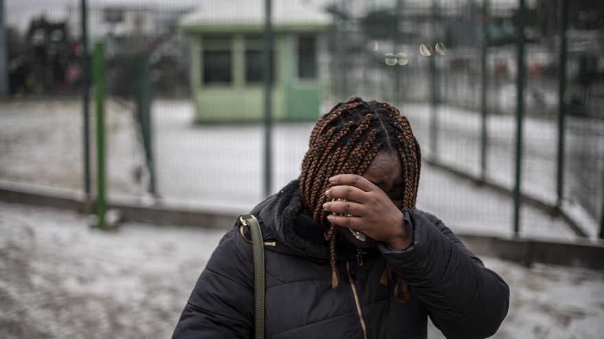 La doble penuria de los refugiados extranjeros para salir de Ucrania: “Todo el amor que tenía por este país ha desaparecido”