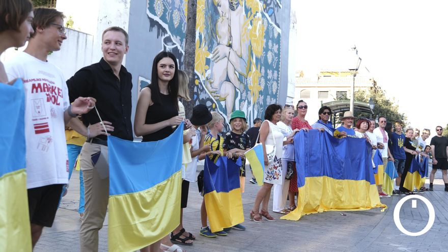 Cadena humana de ucranianos por el Día de la independencia de Ucrania y agradecimiento a Córdoba