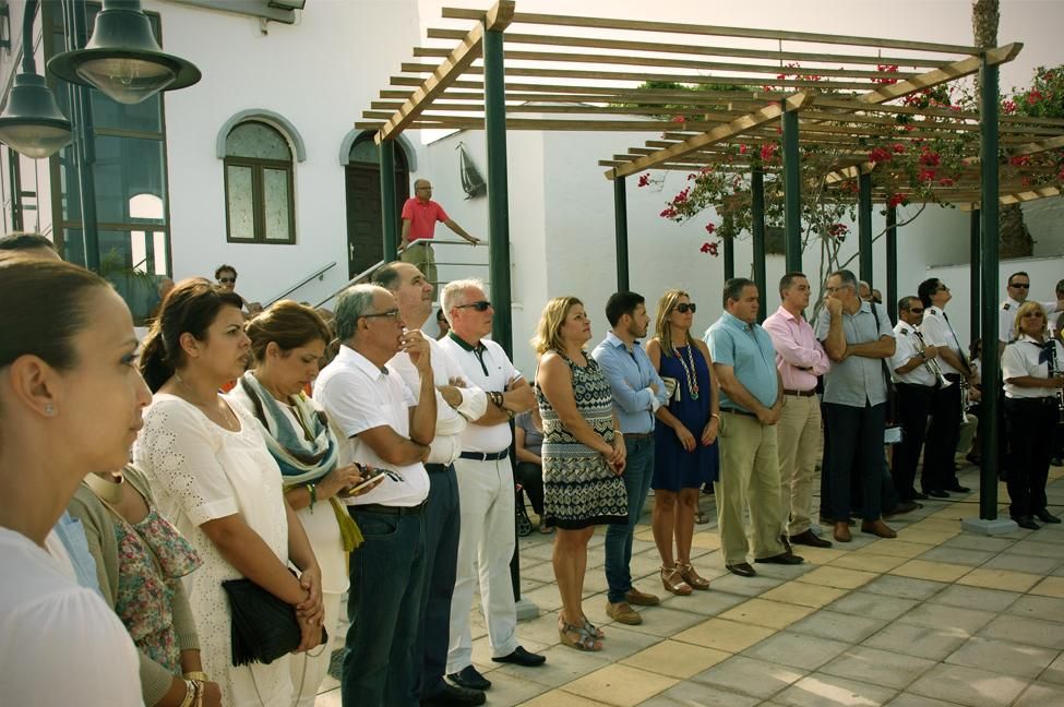 Ofrenda floral de la Asociación de Afectados por el Vuelo JK5022 en Ojos de Garza.