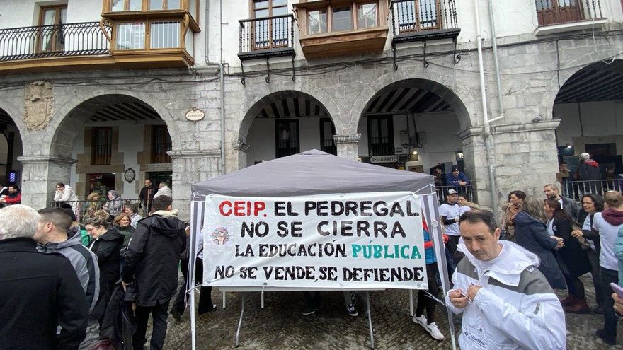 El conflicto por el cierre de El Pedregal se polariza: el PP acusa a Herrán de "mentir" y la alcaldesa apunta a un posible "pelotazo urbanístico"