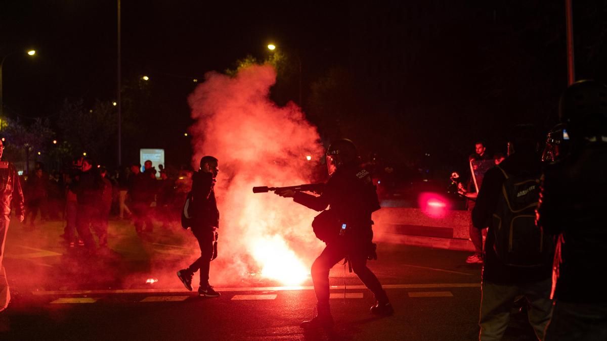 Disturbios durante la concentración ultra frente al Ministerio de Transportes.
