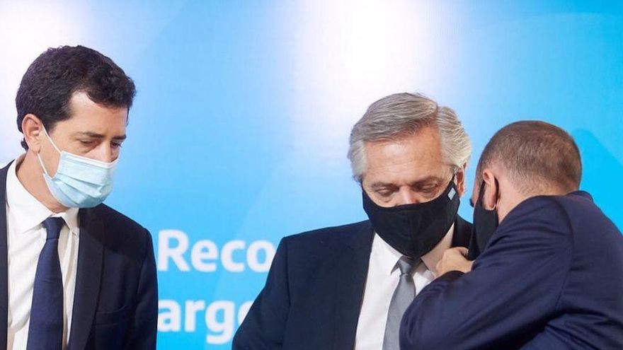 Mercados inquietos: fuego amigo, rumor opositor y el DNU que tiene listo Guzmán