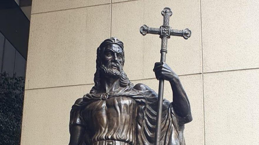 Estatúa de Don Pelayo en México.