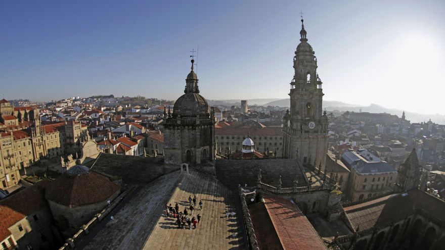 Vista de Santiago de Compostela desde una de las torres de la catedral, en una fotografía de archivo. EFE/Lavandeira jr