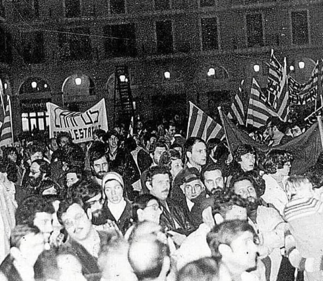 Històrica celebració de la Diada per l'Autonomia l'1 d'octubre de 1977. Organitzada per la OCB, més de 20.000 persones es van concentrar per primera vegada en la història en favor de l'autogovern