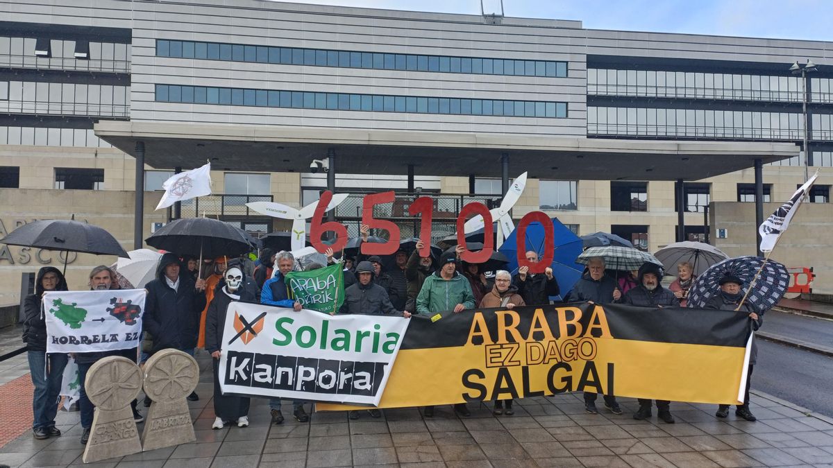 Plataformas medioambientales presentan 7.200 alegaciones contra los nuevos "macroproyectos" de Solaria en Álava