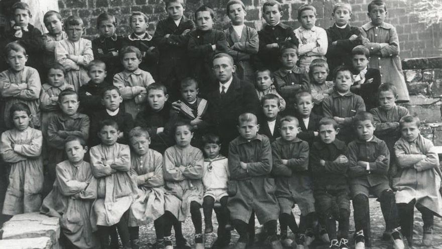 La represión a los maestros republicanos: "Decidieron que mi abuelo no podía seguir enseñando cuando ya lo habían matado"