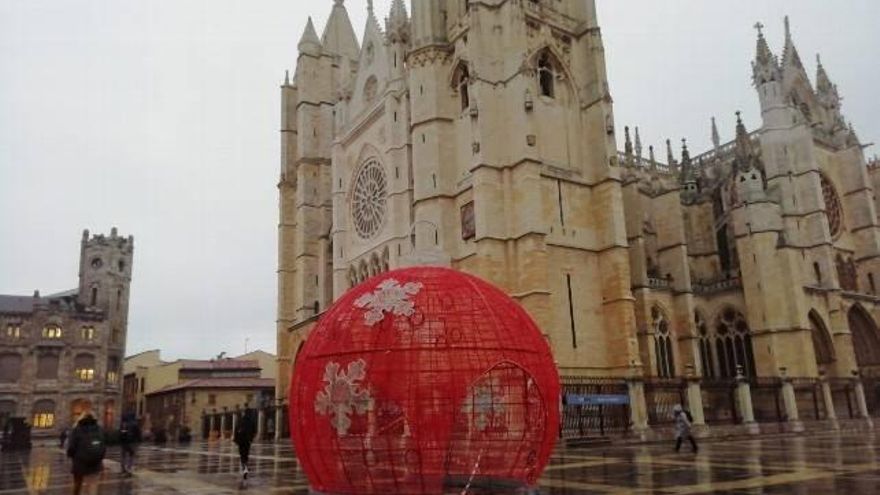 Catedral de León, donde la toma de posesión del nuevo obispo reunirá a 300 personas.