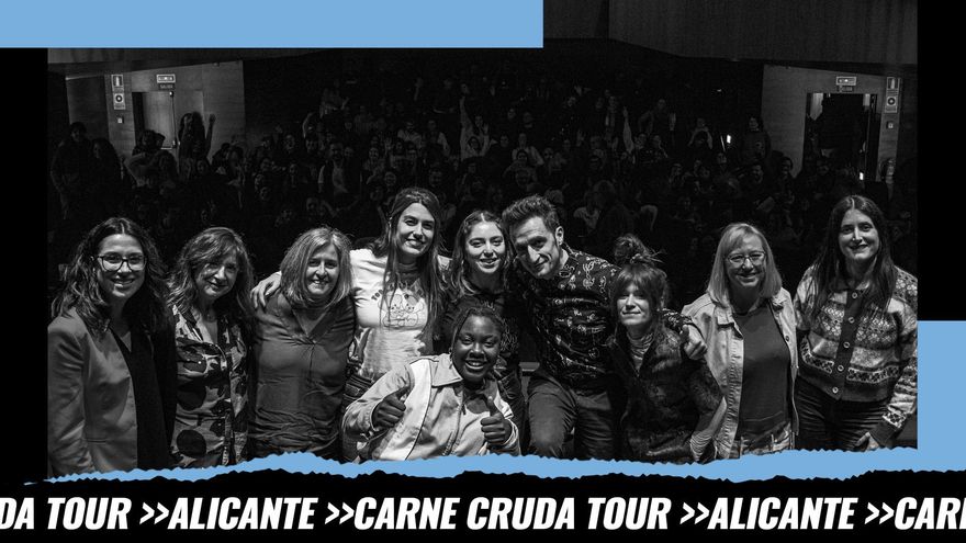 Foto final en el Teatro Arniches de Alicante con las invitadas al programa