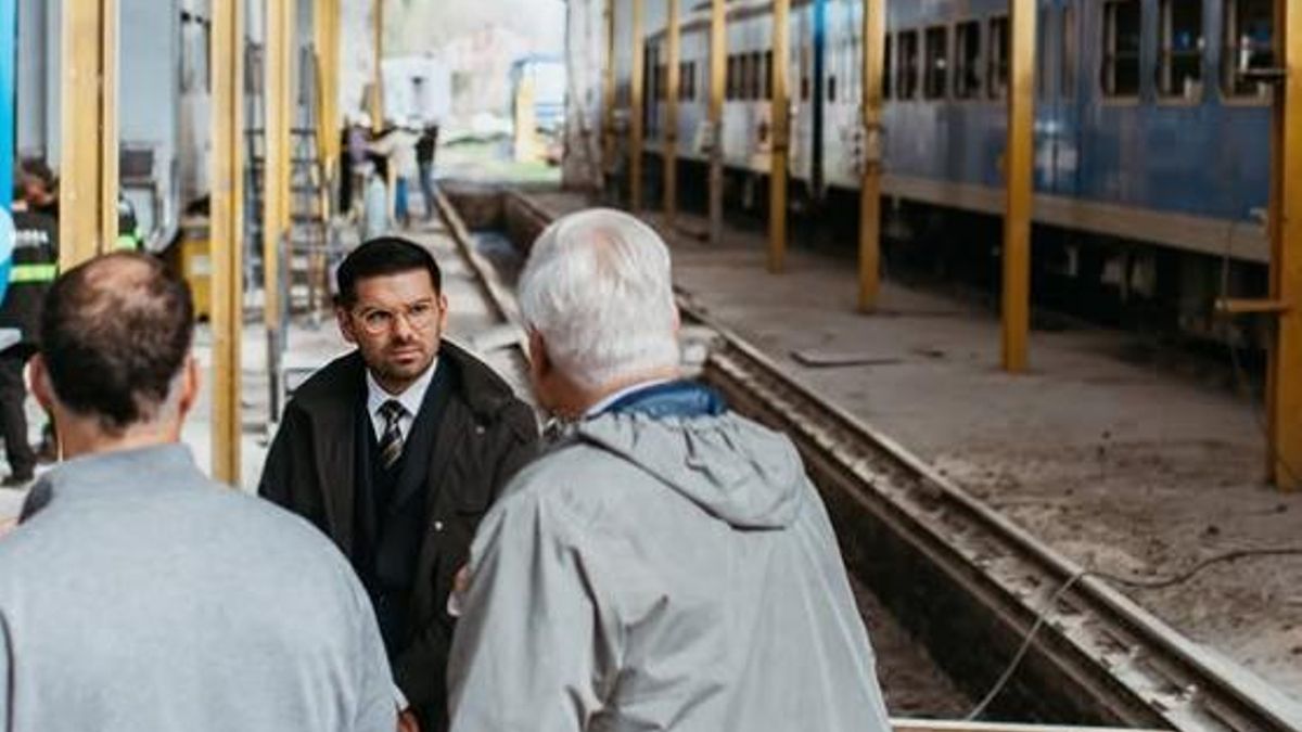 Motora Argentina SA, otra empresa controlada por Marini, obtuvo un contrato de aproximadamente 3,8 millones de dólares de Trenes Argentinos para reparar treinta formaciones de trocha ancha destinadas a las líneas Roca y Mitre.