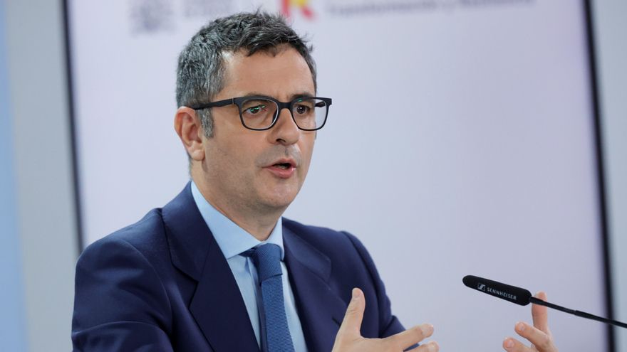 El ministro de Presidencia, Félix Bolaños durante la rueda de prensa. EFE/ Zipi