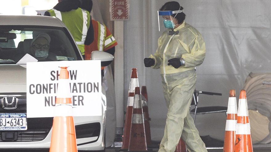 Nueva York, el estado más golpeado por la covid-19, calcula que esa es la cantidad que dejó de ingresar como consecuencia de la pandemia y reclama a Washington apoyo para cubrir ese déficit. EFE/EPA/JUSTIN LANE/Archivo