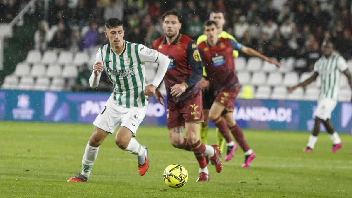 Requena, durante el Córdoba CF - RC Deportivo